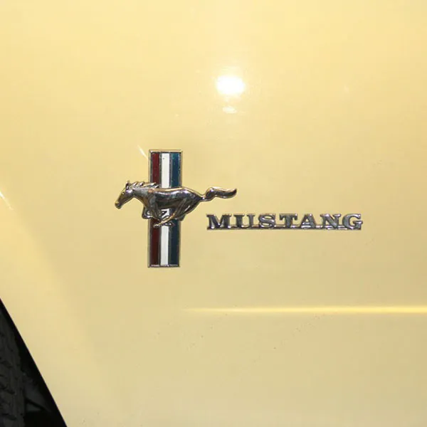 C5ZZ-16098-B-Fender-Emblem-MUSTANG-W-Altenator-65-66-2.webp